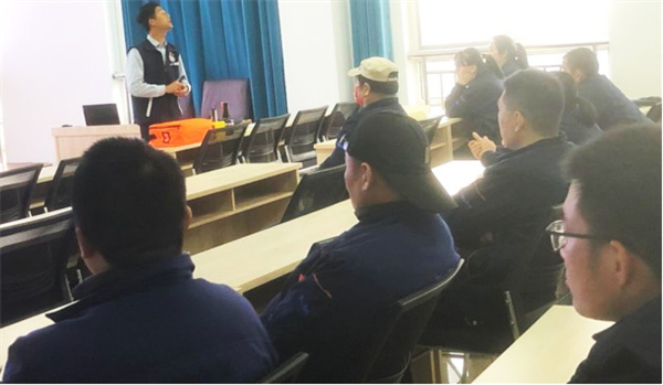 山東深藍纏繞包裝機廠家組織消防安全培訓(xùn) 山東深藍纏繞包裝機廠家組織消防安全培訓(xùn)