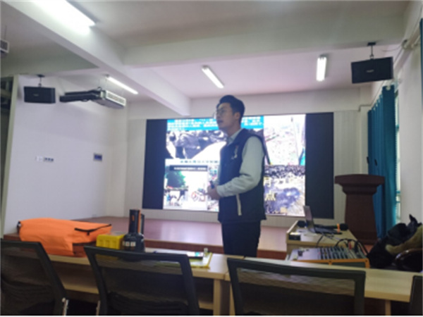 山東深藍纏繞包裝機廠家組織消防安全培訓(xùn) 山東深藍纏繞包裝機廠家組織消防安全培訓(xùn)