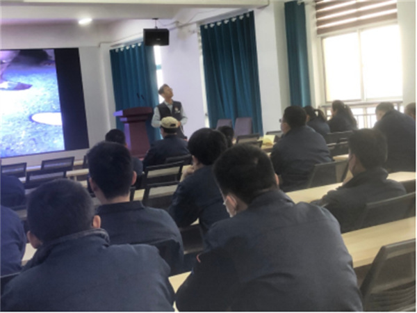 山東深藍纏繞包裝機廠家組織消防安全培訓(xùn) 山東深藍纏繞包裝機廠家組織消防安全培訓(xùn)