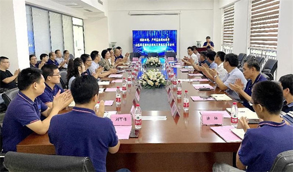 冰輪環(huán)境、產(chǎn)研基金戰(zhàn)略投資山東深藍(lán)股權(quán)交割簽約儀式正式舉行