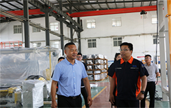 齊魯理工學(xué)院與山東深藍(lán)機(jī)器股份有限公司舉行校企合作簽約暨授牌儀式